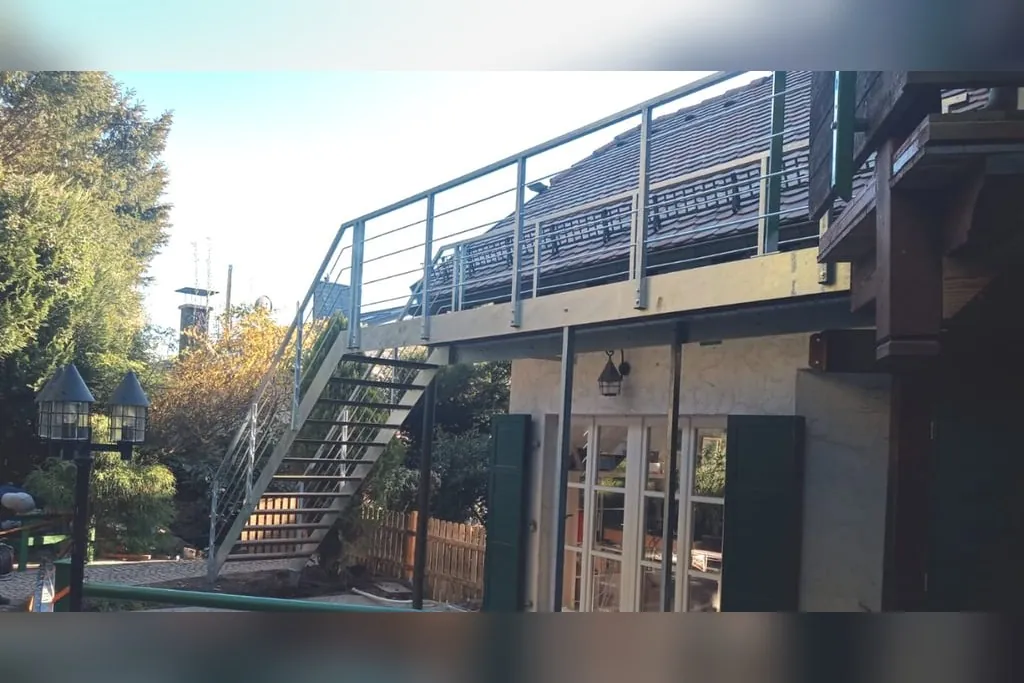Außen-Stahltreppe zur Terrasse