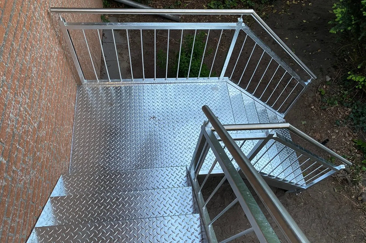 Podesttreppe aus Riffelblech
